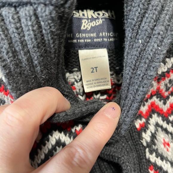 OshKosh B’gosh Boy’s Nordic Size 2T Red and Gray Cardigan Button Up Sweater - Picture 7 of 7